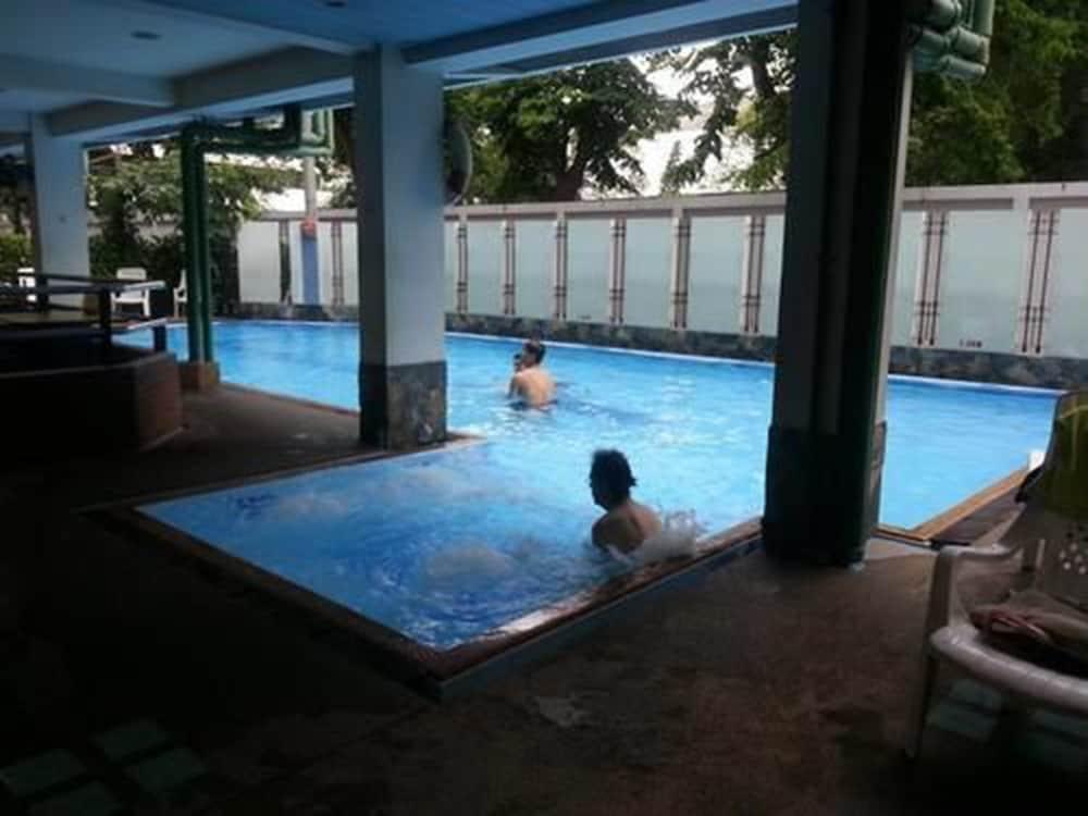 New Siam II - Pool