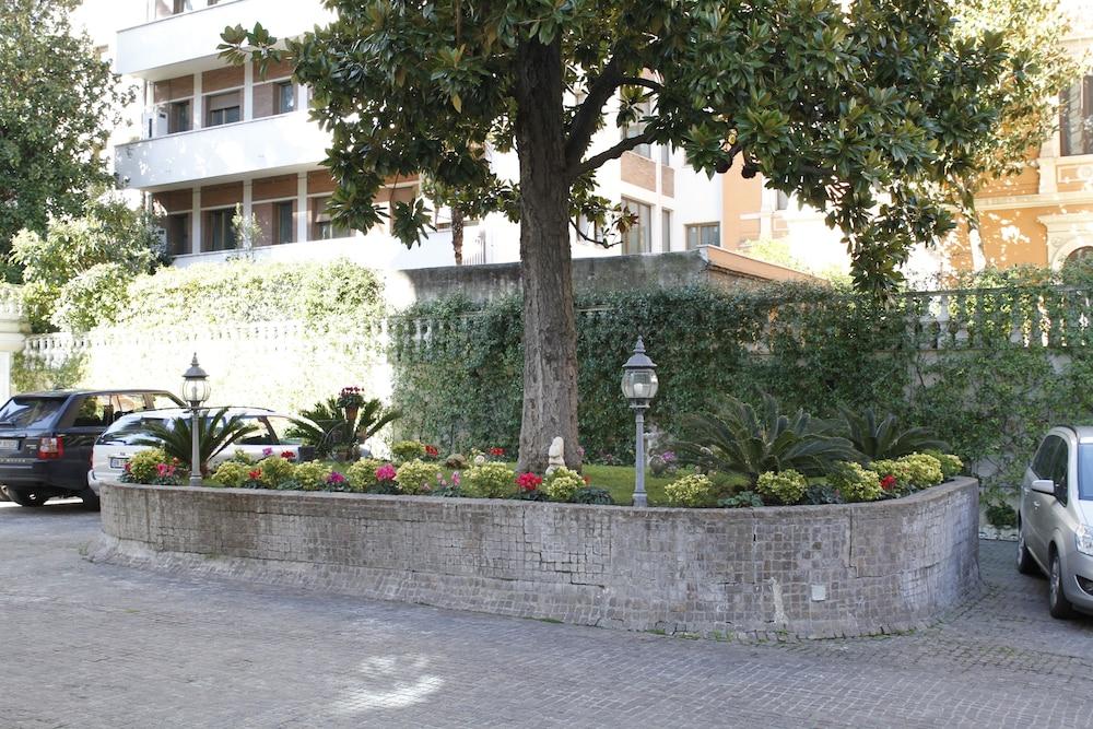 Villa Pinciana - Property Grounds