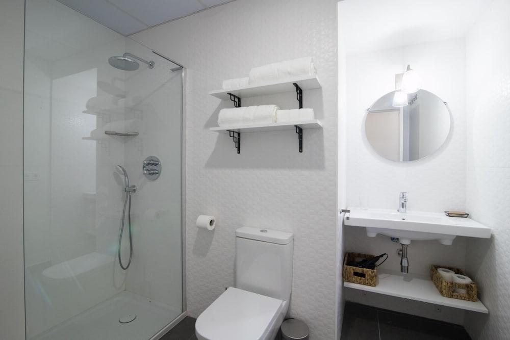 Apartamentos Almada - Bathroom