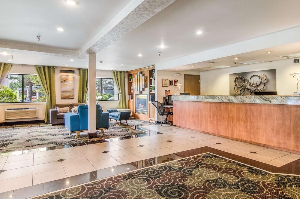 GuestHouse Inn & Suites Hotel Poulsbo - Reception