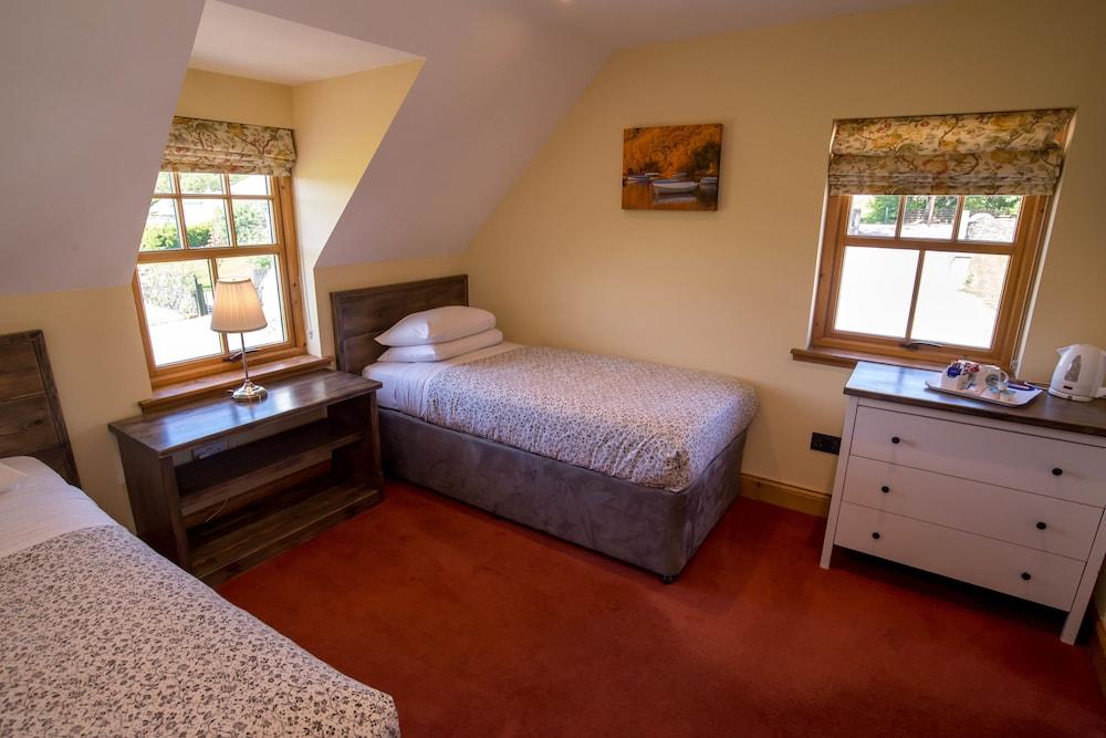 The Oak Tree Inn - Room