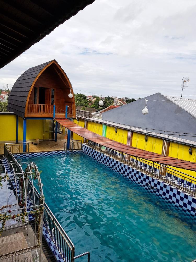 Grand Malaka Ethical Hotel - Outdoor Pool