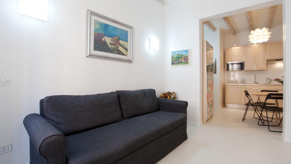 Rental In Rome Beato Angelico Apartment - Living Area
