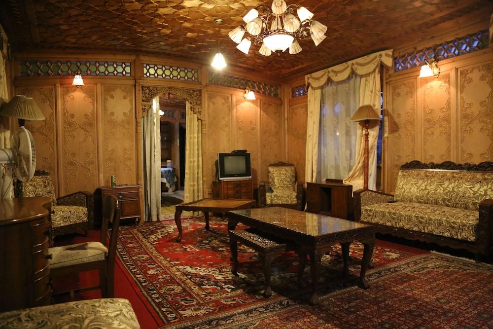 Kharpalace group of houseboats - Reception Hall