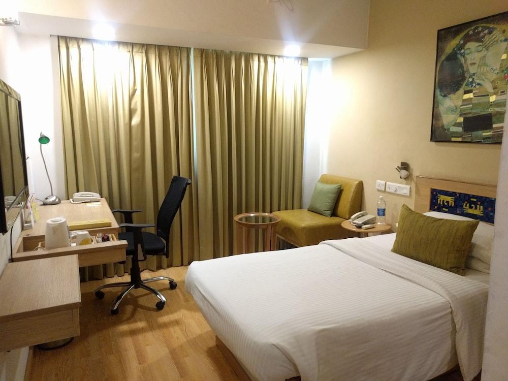 Lemon Tree Hotel, Udyog Vihar, Gurugram - Room