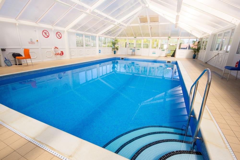 The Lakes Rookley - Indoor Pool