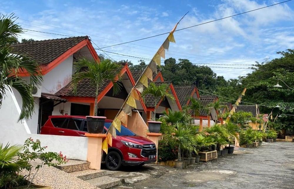 Hotel Manau - Exterior