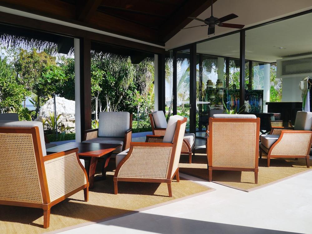 The Residence Maldives - Lobby Sitting Area