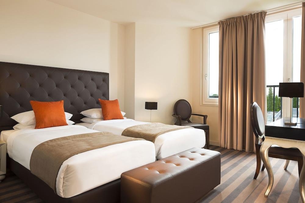 Executive Hotel Paris Gennevilliers - Featured Image