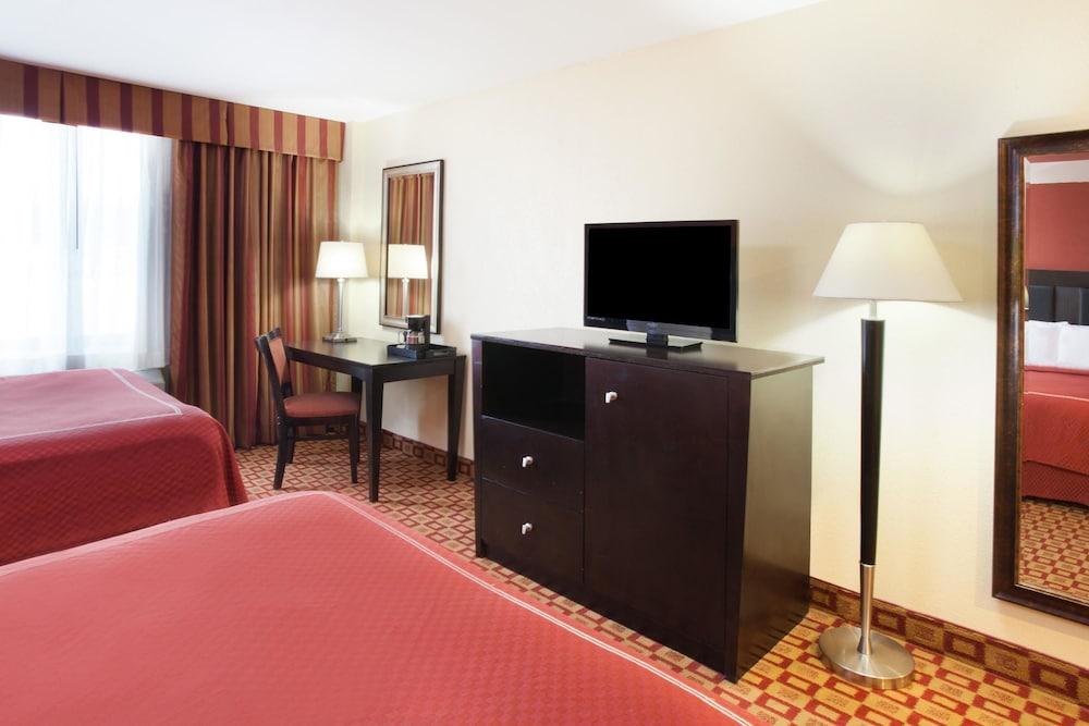 Super 8 by Wyndham Chicago Northlake O'Hare South - Room