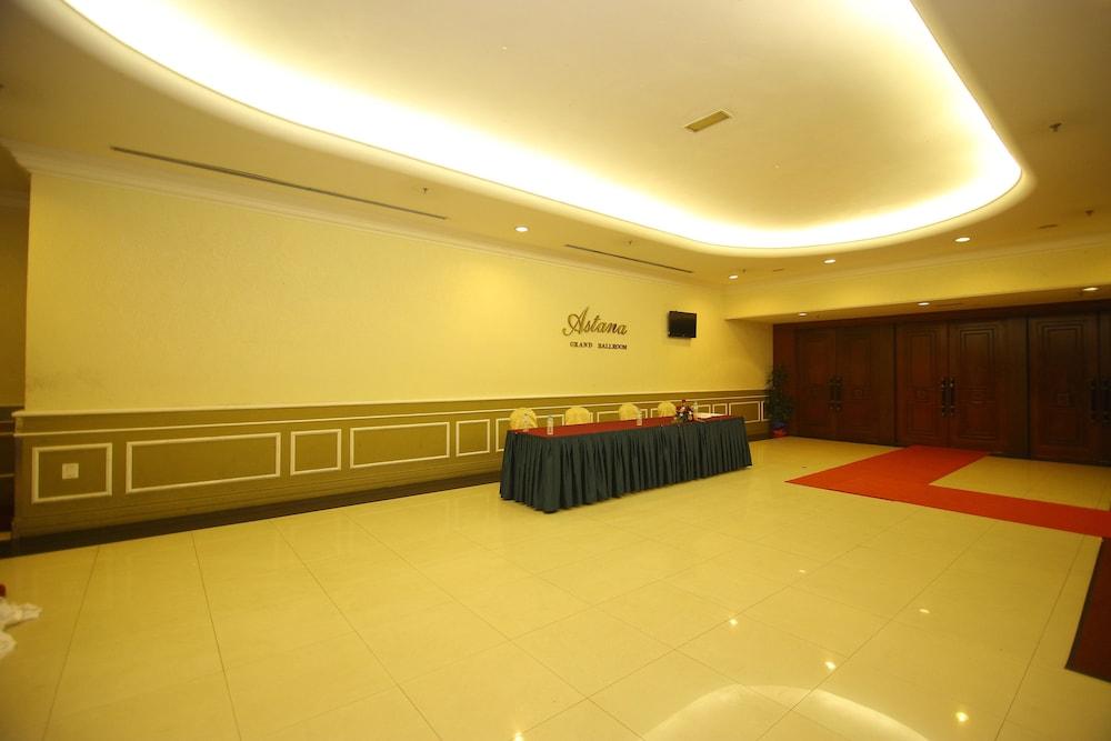 Grand DarulMakmur Hotel Kuantan - Interior Detail