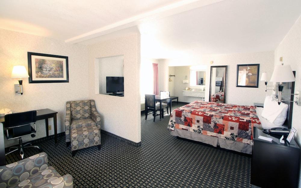 Sunburst Spa & Suites Motel - Room