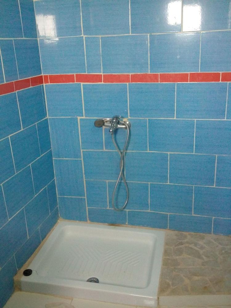 الإقامة في تونس - Bathroom Shower