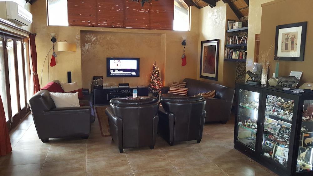 Morokolo Safari Lodge - Lobby Sitting Area