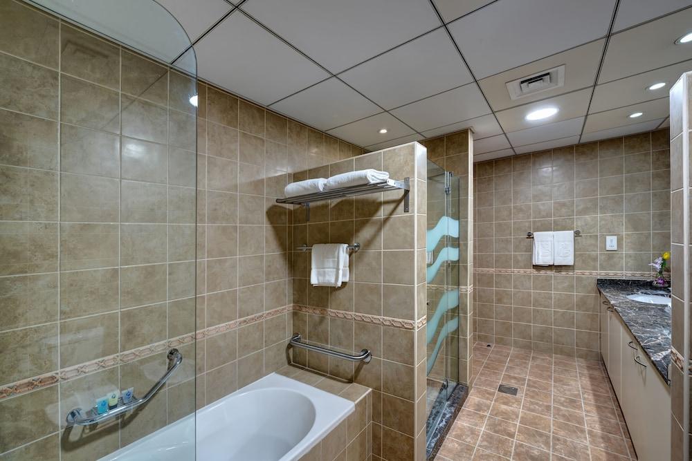 J5 Holiday Homes 3BR Apartment - Bathroom