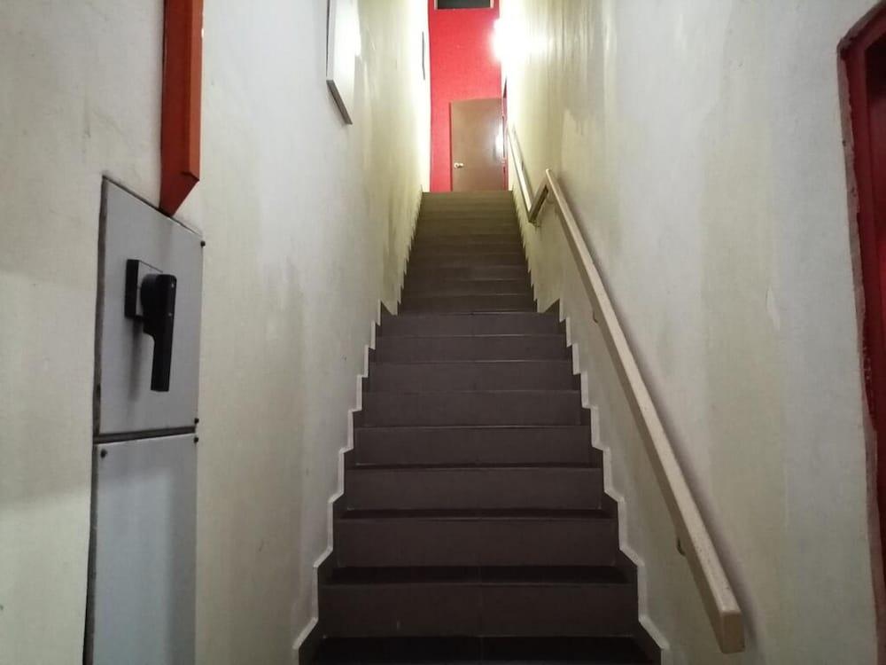 هوتل تيدو ساوجانا كليا - Staircase
