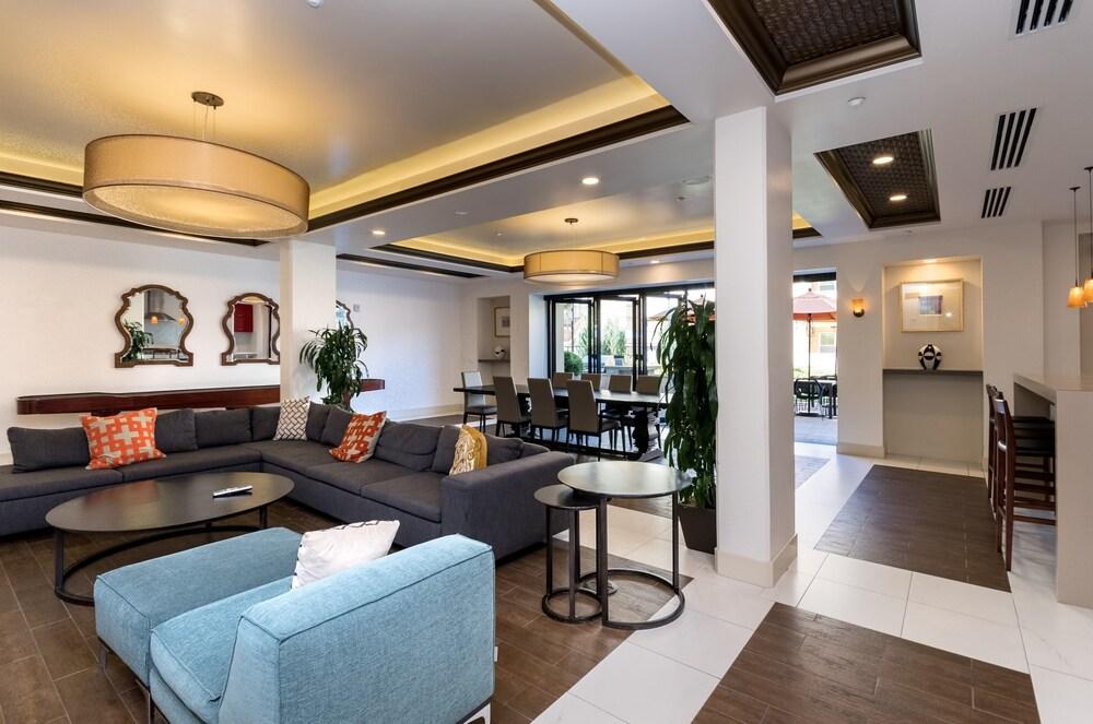Bluebird Suites in Silicon Valley - Lobby Sitting Area
