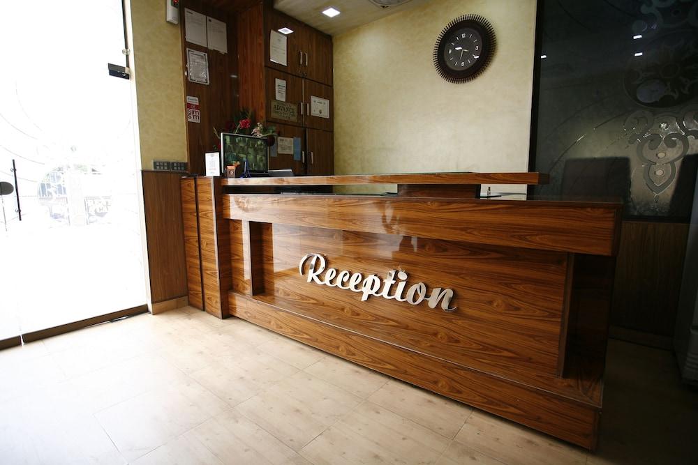 Hotel 12J - Reception