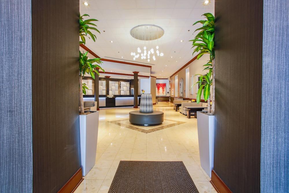 DoubleTree by Hilton Chicago - Alsip - Interior Entrance
