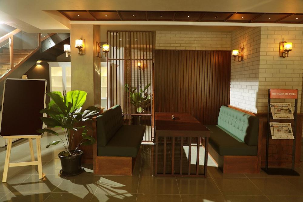 Yash International Calicut - Lobby Sitting Area