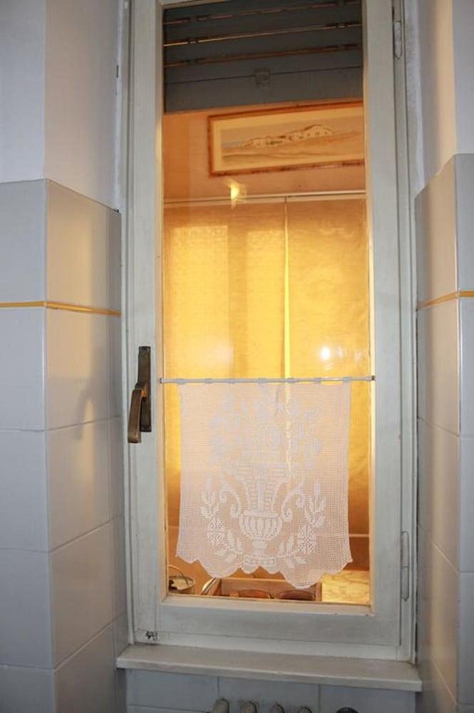 Aga Guesthouse - Bathroom