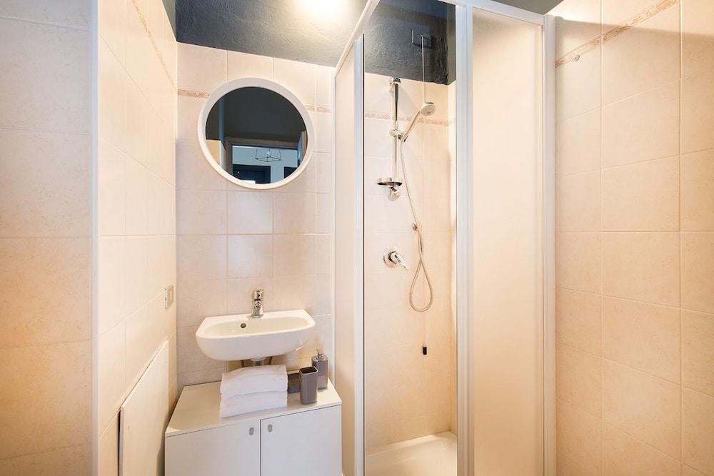 Impero House Rent - La Promenade - Bathroom
