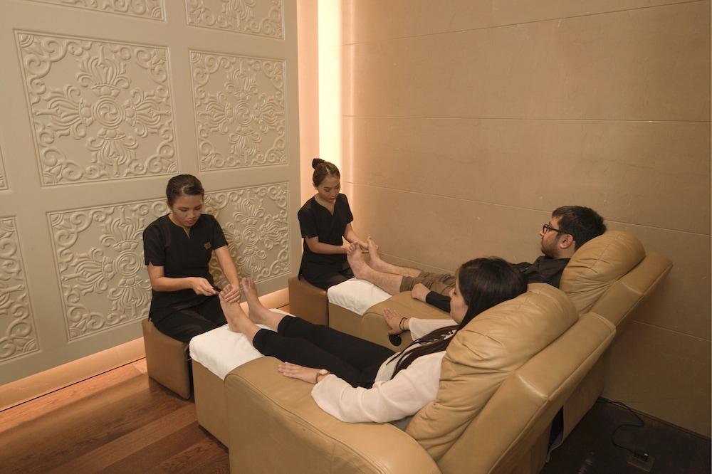 Niranta Airport Transit Hotel & Lounge Terminal 2 Arrivals - Massage