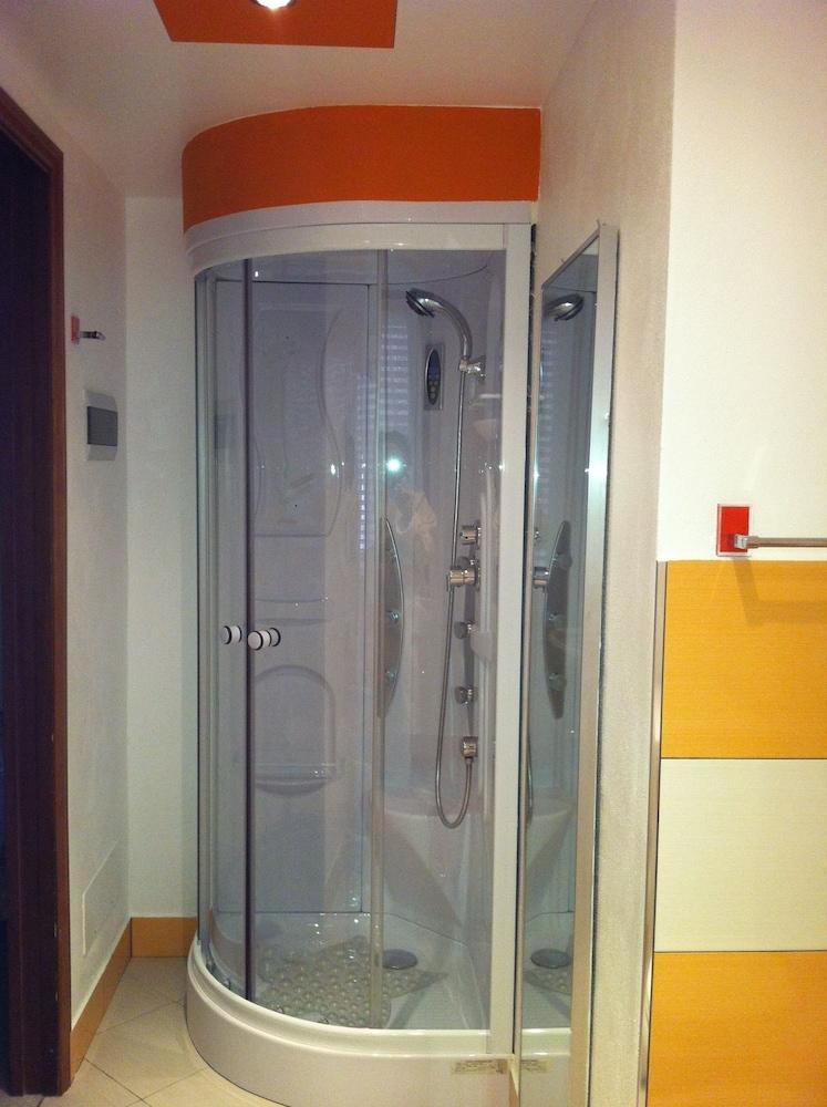 هوم آند جو - 8 - Bathroom Shower