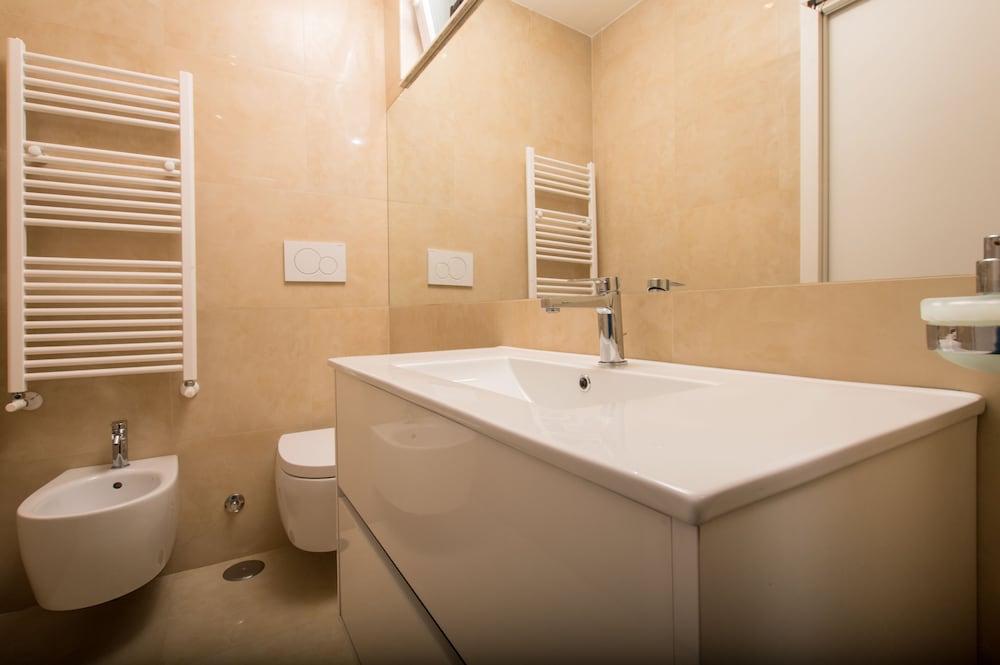 Sant'Ivo Apartments - Bathroom