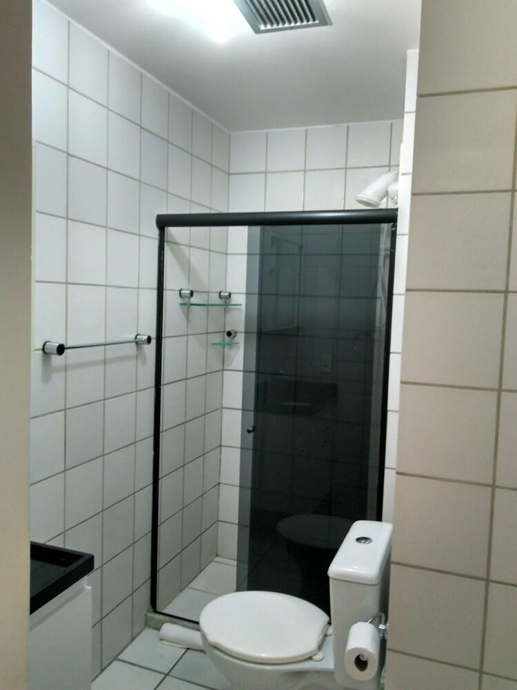 Flat Top 2 Quartos Espinheiro - Bathroom