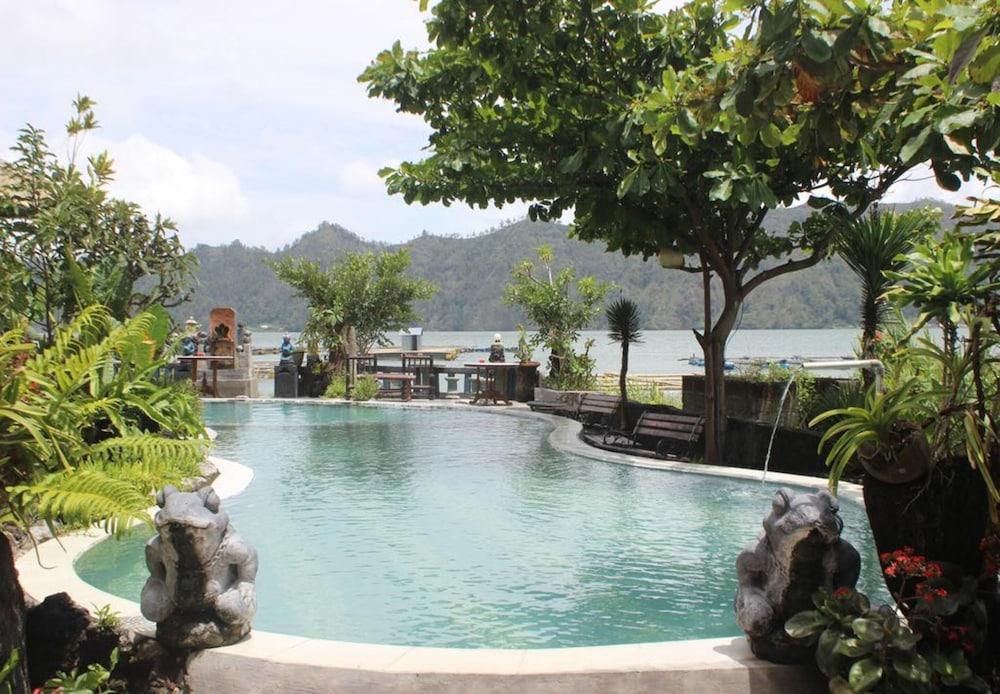 Penginapan Lakeside Cottages - Outdoor Pool