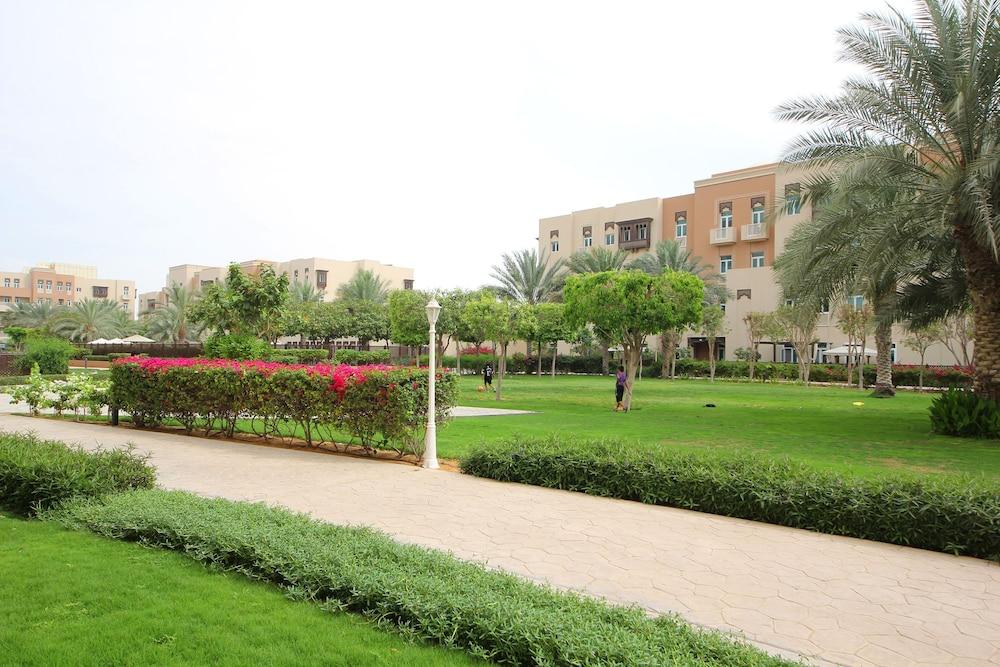 Signature Holiday Home-Masakin Al Furjan - Property Grounds