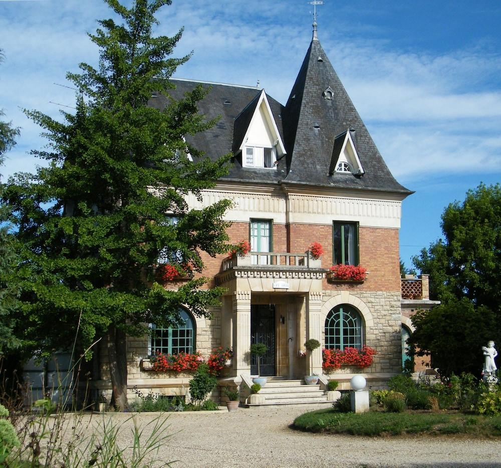 Villa des Iris - Featured Image