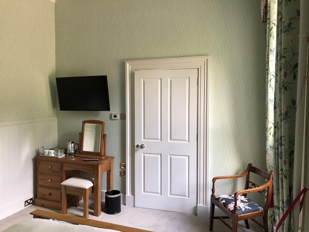 Netherdale House and Coach House - Room