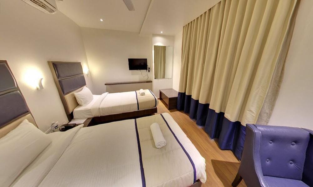 Hotel Grandeur - Room
