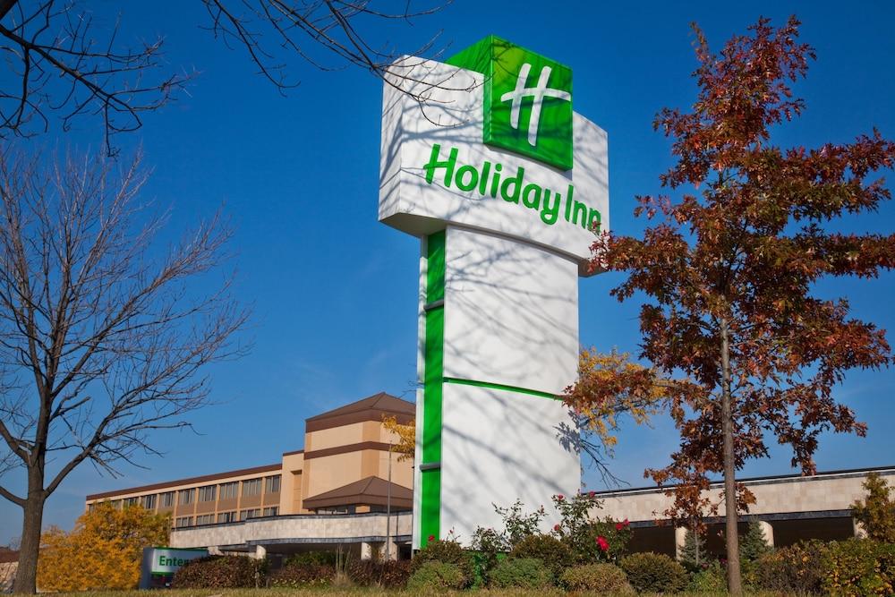Holiday Inn Chicago North Shore, an IHG Hotel - Featured Image