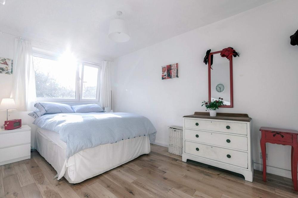 Modern 3 Bedroom Apartment in Brixton - Room