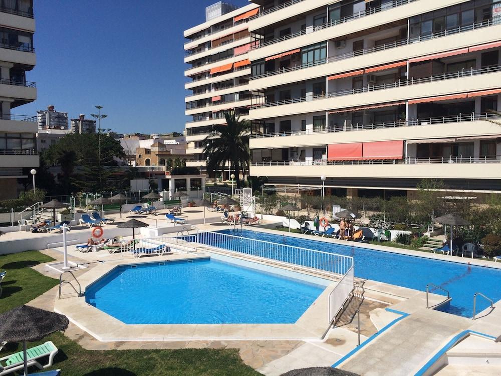 Apartamentos La Nogalera - Outdoor Pool