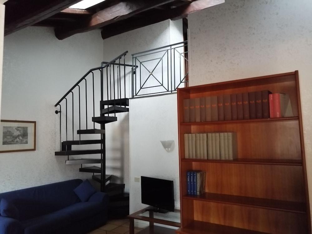 Residenza Monti - Living Room