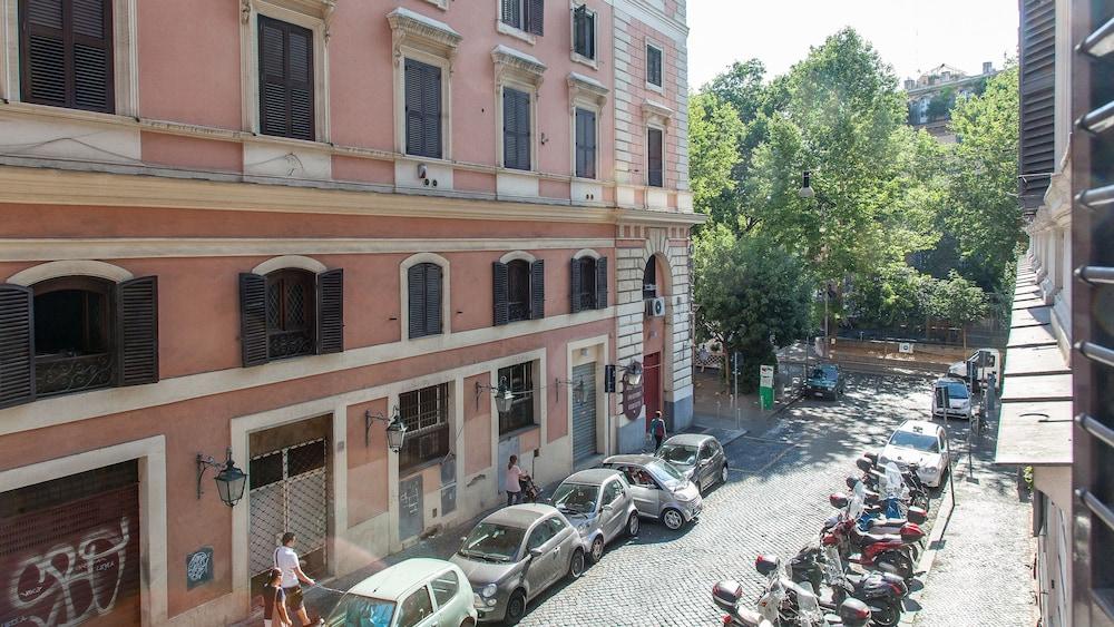 Rental In Rome The Heart Of Trastevere - Featured Image