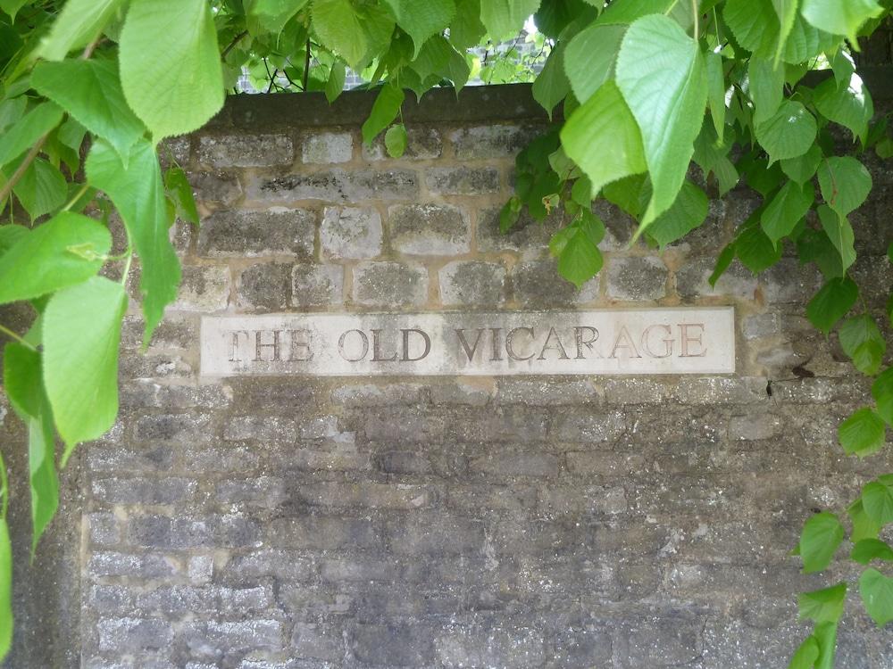 The Old Vicarage B&B - Property Grounds
