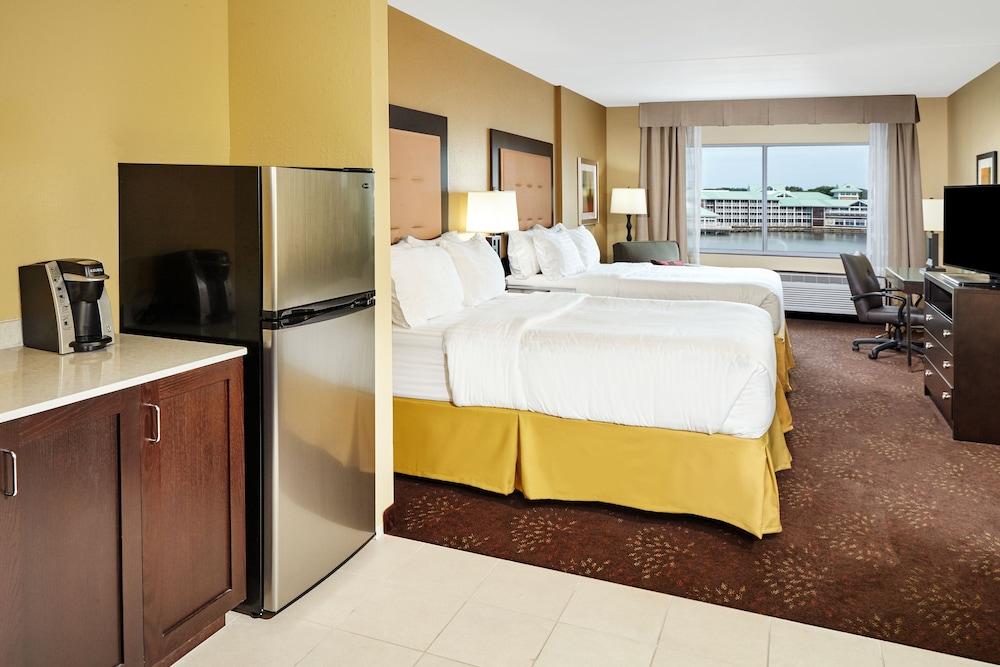 Holiday Inn Express & Suites Sandusky, an IHG Hotel - Room