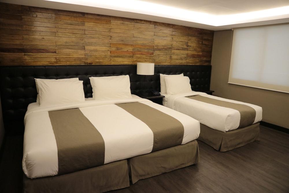 GT Hotel Jaro - Room