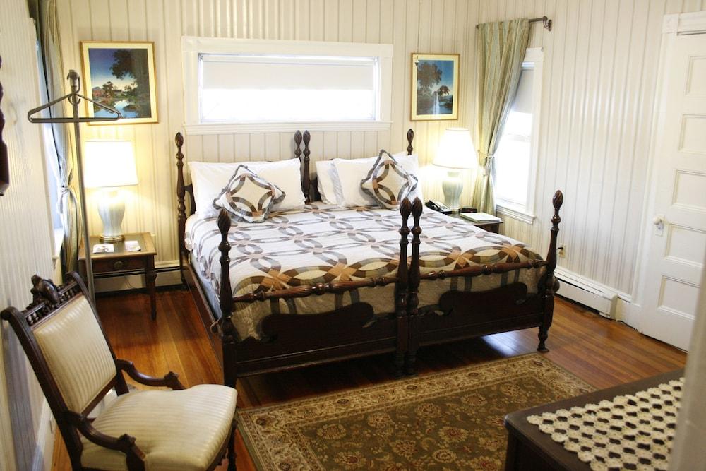 Coolidge Corner Guest House - Room
