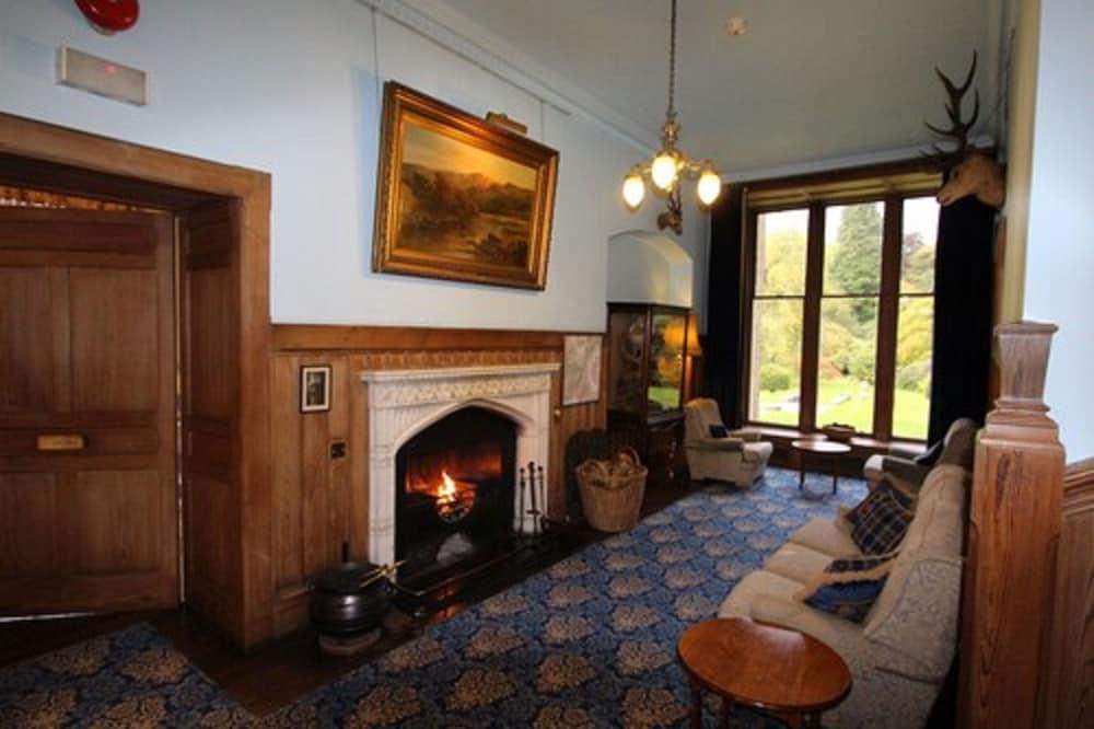 Glengarry Castle Hotel - Lobby Lounge