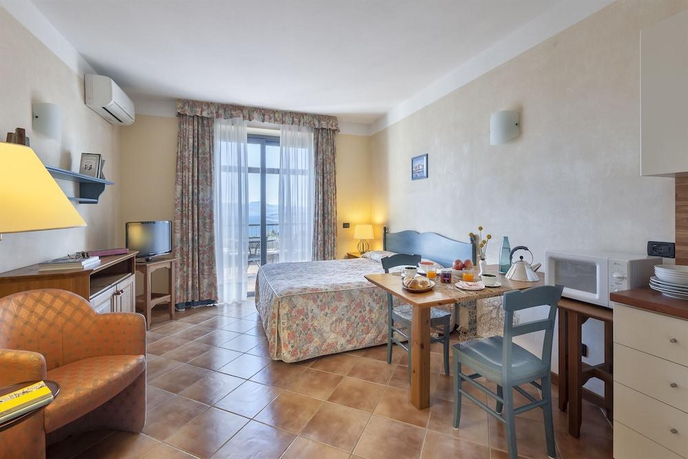 Residence Castello Belvedere - Guestroom