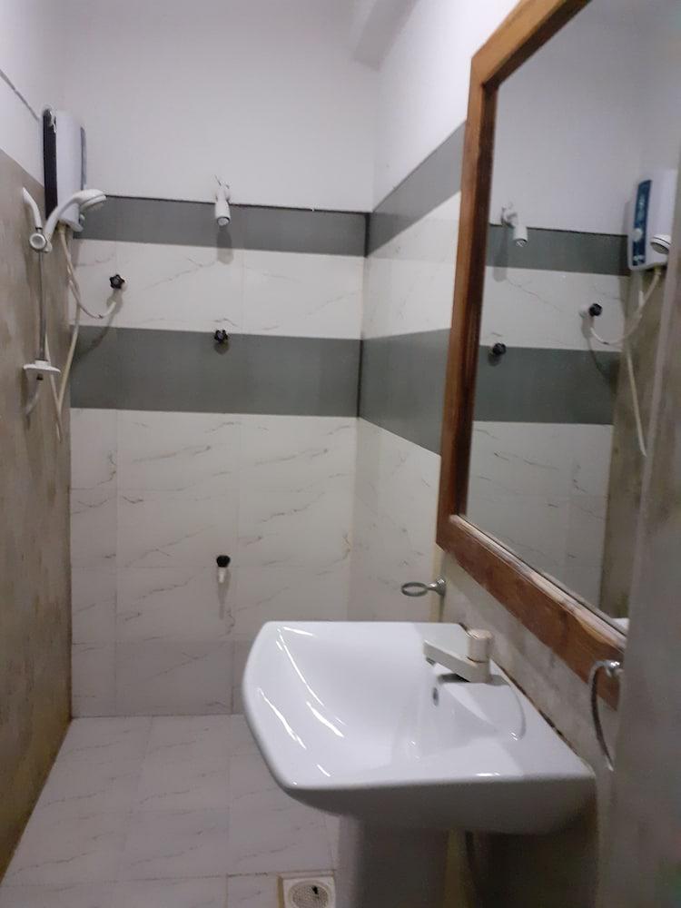 Hotel kashyapa Kingdom view - Bathroom