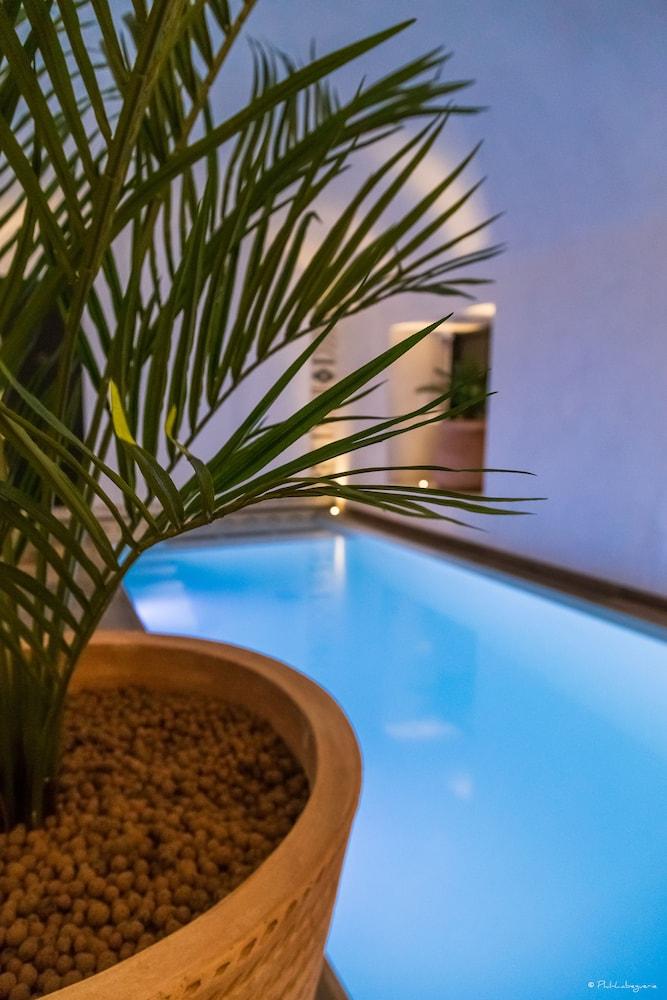 Laz' Hotel Spa Urbain Paris - Indoor Pool