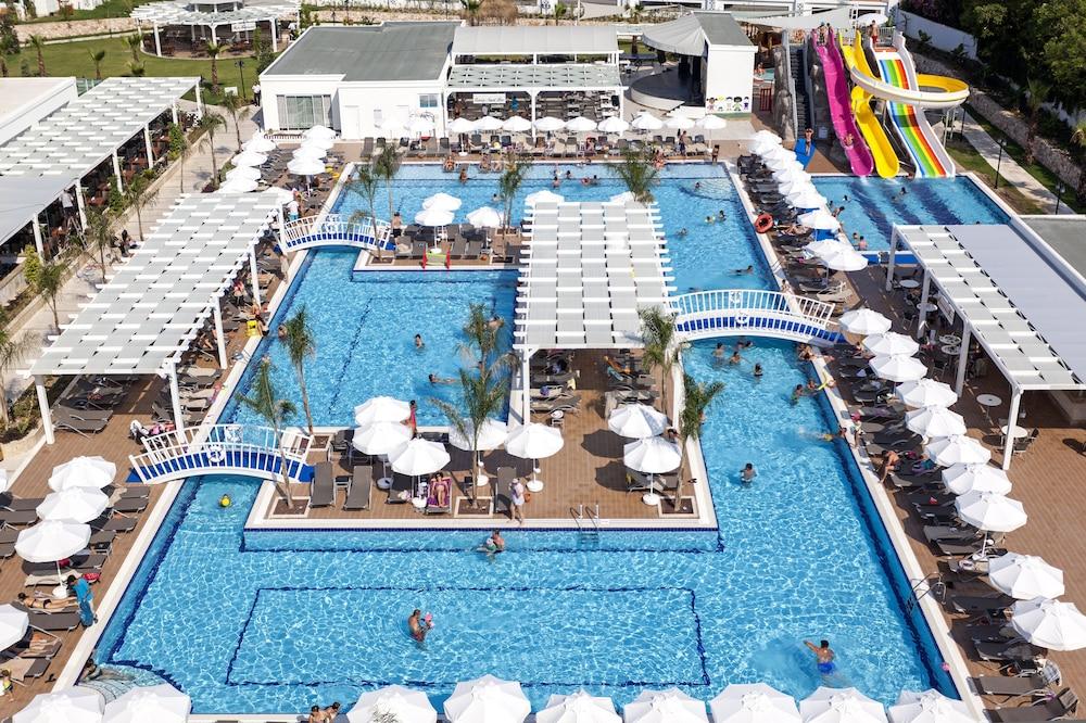 Karmir Resort & Spa - All Inclusive - Outdoor Pool