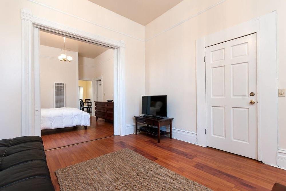 Elegant One Bedroom in Downtown Oakland - Room amenity